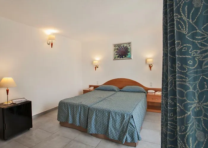 Le Neptune & Hotell