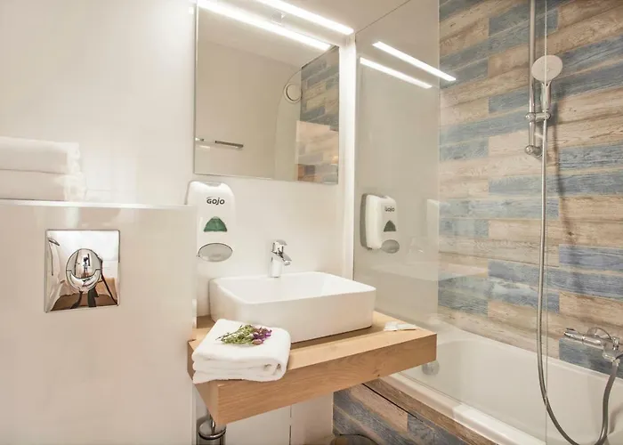 Le Neptune & Hotel Propriano (Corsica)